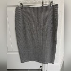 Super stretchy houndstooth midi skirt